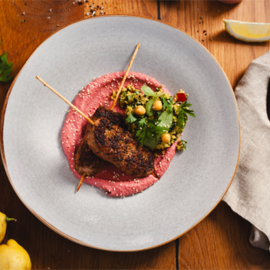Tabouleh-Bowl mit Rehspießen und Rote Bete Hummus | Handelshof