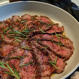 Tagliate vom Flank Steak mit Parmesan | SELECCT | Handelshof