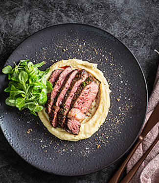 ENTRECOTE VOM US-RIND, WHISKY-STEAKBUTTER und PASTINAKENPÜREE