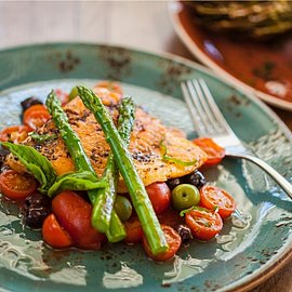 Saiblingsfilet mit grünem Spargel - Rezept | Handelshof