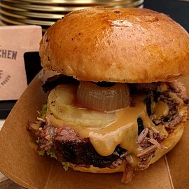 Texas Style Brisket Bun mit Pickled Chilis | SELECCT | Handelshof