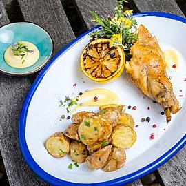 Confierte Kaninchenkeule | Rezept | Handelshof