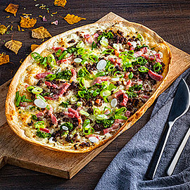 Wildschwein-Flammkuchen mit Gorgonzola | Rezept | Handelshof