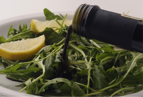 Balsamico und frischer Salat