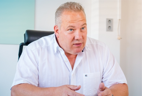 Dirk Wuestenberg Protraitbild Frontalansicht Dirk Wuestenberg Protraitbild Frontalansicht