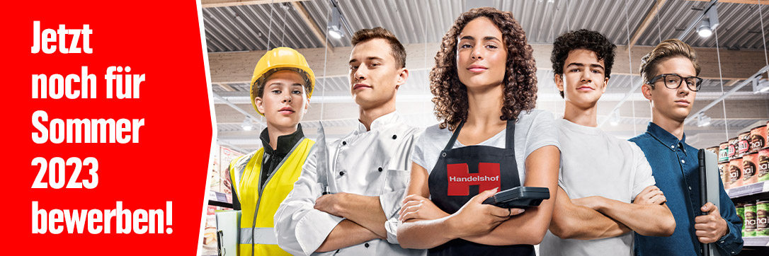 Zwei Frauen und drei Männer, die auszubildende Personen für verschiedene Berufsgruppen darstellen und der Hinweis, dass man sich noch für 2023 bewerben kann
