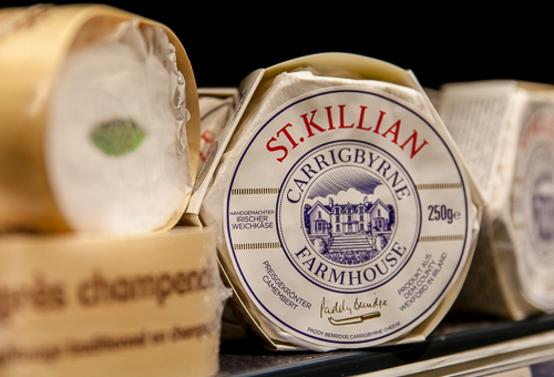 Molkereiprodukte Käse Molkereiprodukt irischer Weichkäse St.Killian Carrigbyrne Farmhouse im Handelshof Regal