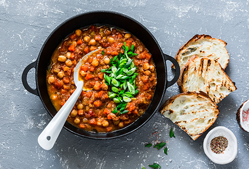 Paprika-Kichererbsen-Eintopf mit Brot