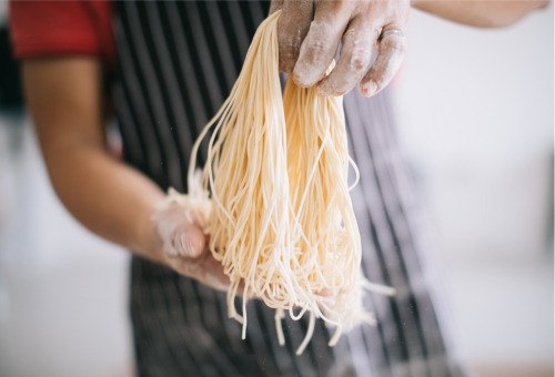 Ramen Nudeln in der Herstellung Ramen Nudeln in der Herstellung