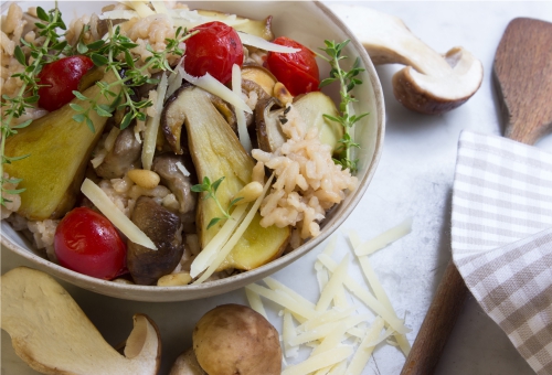 Angerichtetes Risotto mit Steinpilzen