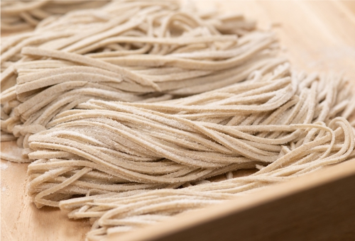 Rohe Soba-Nudeln Rohe Soba-Nudeln