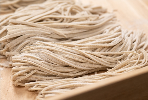 Rohe Soba-Nudeln