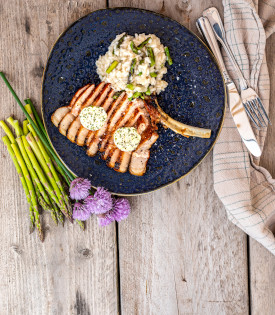 GRILLKOTLETTES MIT SPARGELRISOTTO