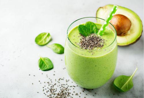 Grüner Smoothie aus dem Glas