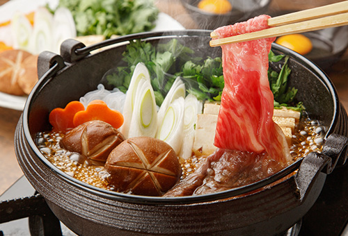 Japanischer Eintopf mit Rindfleisch und Gemüse