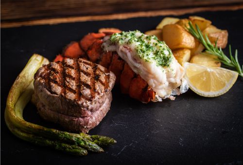 Surf and Turf auf Teller Surf and Turf auf Teller
