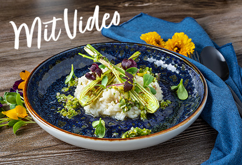 Risotto mit Petersilien-Gremolata und gebratenem Fenchel auf Teller