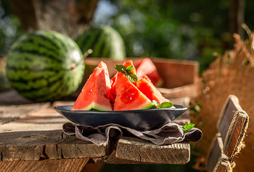 Wassermelonen-Stücke auf einem Teller