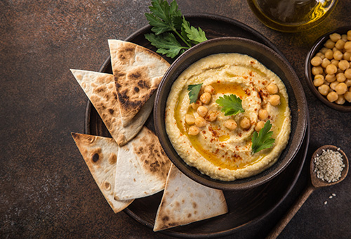 Hummus mit Brot