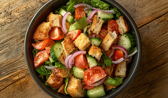 Rezept für Panzanella Frischer Panzanella in einer Bowl