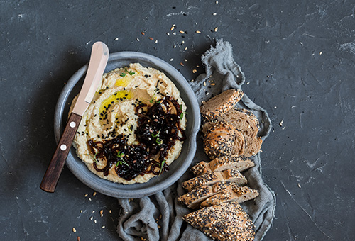 Balsamico-Zwiebel-Hummus