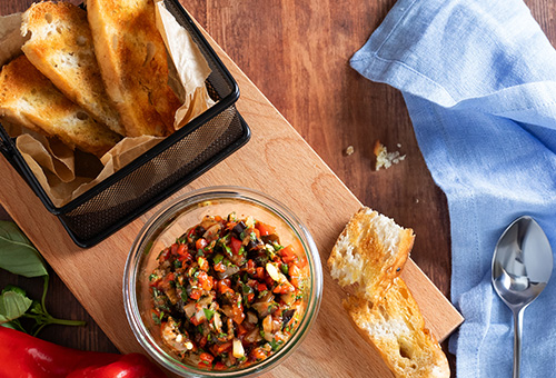 Fladenbrotsticks mit Grillgemüsedip Fladenbrotsticks mit Grillgemüsedip